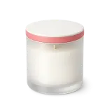 Uma vela perfumada em frasco de vidro