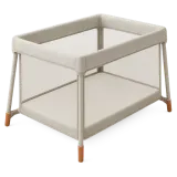 Uma cama de viagem montada