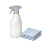 Um spray multiusos e um pano
